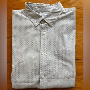 Old Navy Light Gray Button-Down Short Sleeve Shirt with Dot Print
